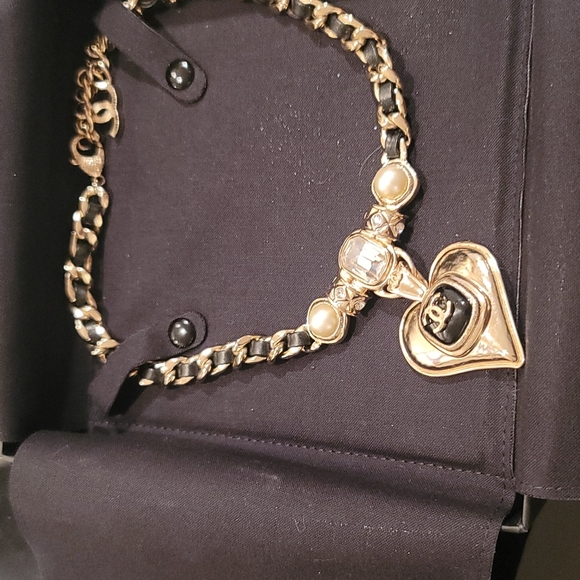 Chanel Metal Pearl Lambskin Crystal Necklace 21K - Picture 1 of 15